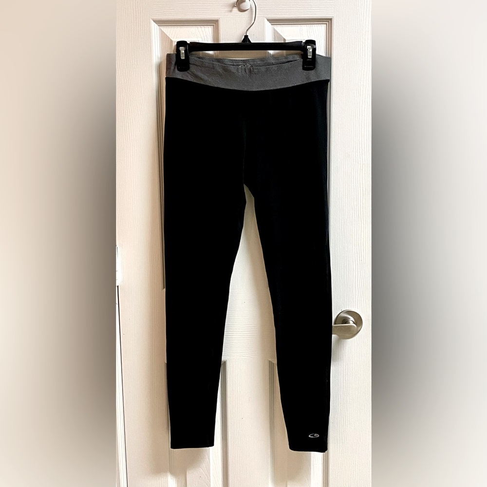 Champion women’s workout leggings. Like new condition. Size medium